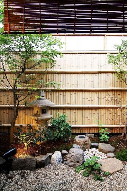 Ιαπωνικός κήπος υψηλής αισθητικής οπτικής αρμονίας μπαμπού πέτρες άμμου χαλίκια πέτρινο φανάρι