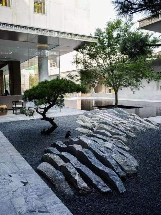 Ιαπωνικός κήπος υψηλής αισθητικής πέτρες οπτικής αρμονίας βότσαλα τυπικά στοιχεία στυλ