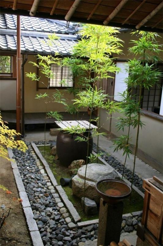 Ιαπωνικός κήπος υψηλής αισθητικής οπτική αρμονία στις πέτρες της αυλής με χαλίκια βρύα
