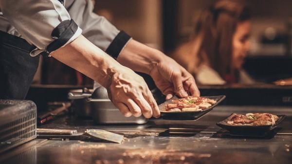 Τα ιαπωνικά τρόφιμα προετοιμάζουν κρέας με λαχανικά