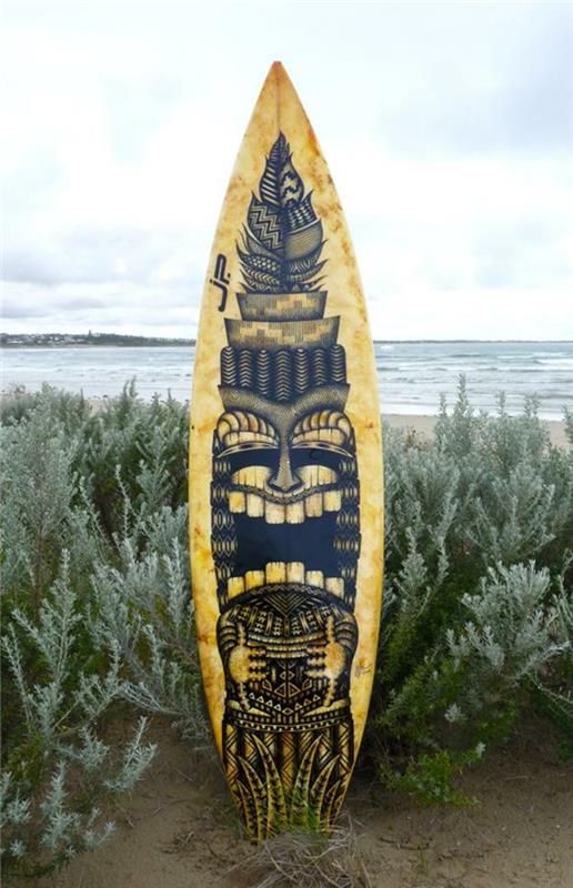 Η Jarryn Dower Art & amp; Design μετατρέπει την παλιά σανίδα του σερφ σε έργο τέχνης