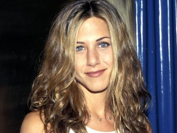 Η Jennifer Aniston φορούσε ξανθά μαλλιά μέχρι τους ώμους το 1998