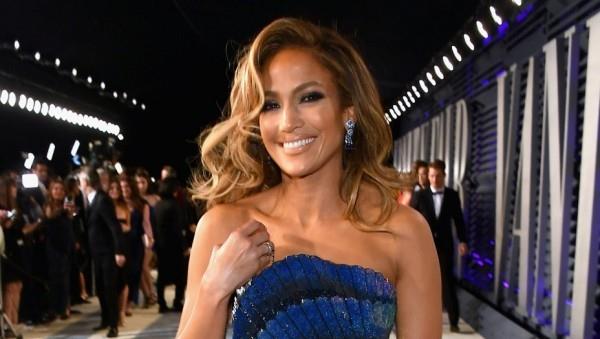 Jennifer Lopez 50 ετών τέλεια εμφάνιση καλή τύχη πολλά μουσικά βραβεία