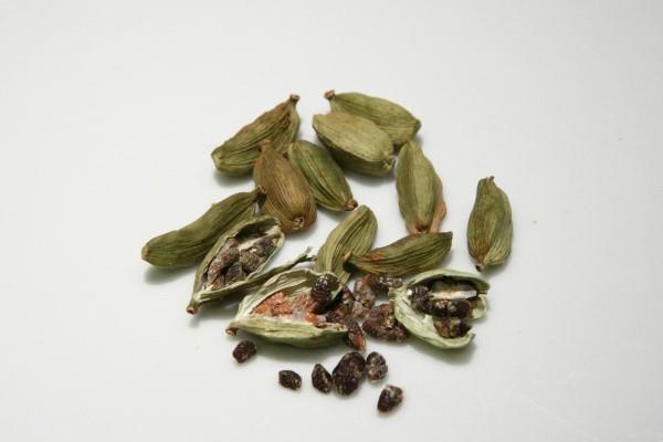 Τσάι κάρδαμο - Πόσο υγιεινό είναι το εξωτικό μπαχαρικό από την Ινδία, οι λοβοί κάρδαμου υγιείς και αρωματικοί