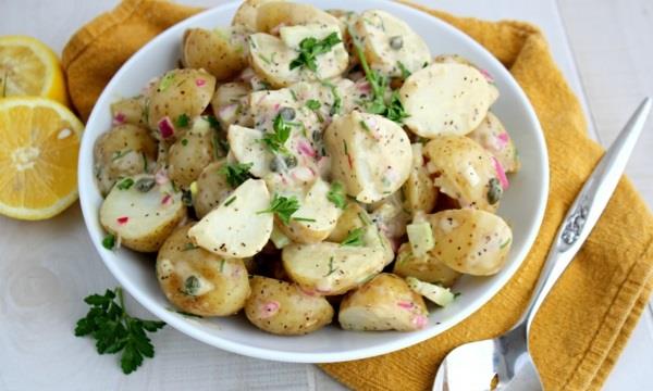 Πατάτες λεμόνια φυτεύουν πατάτες που μεγαλώνουν νόστιμα
