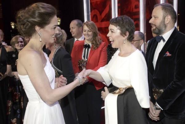 Η Κέιτ Μίντλετον συγχαίρει την νικήτρια του κινηματογραφικού βραβείου Ολίβια Κόλμαν