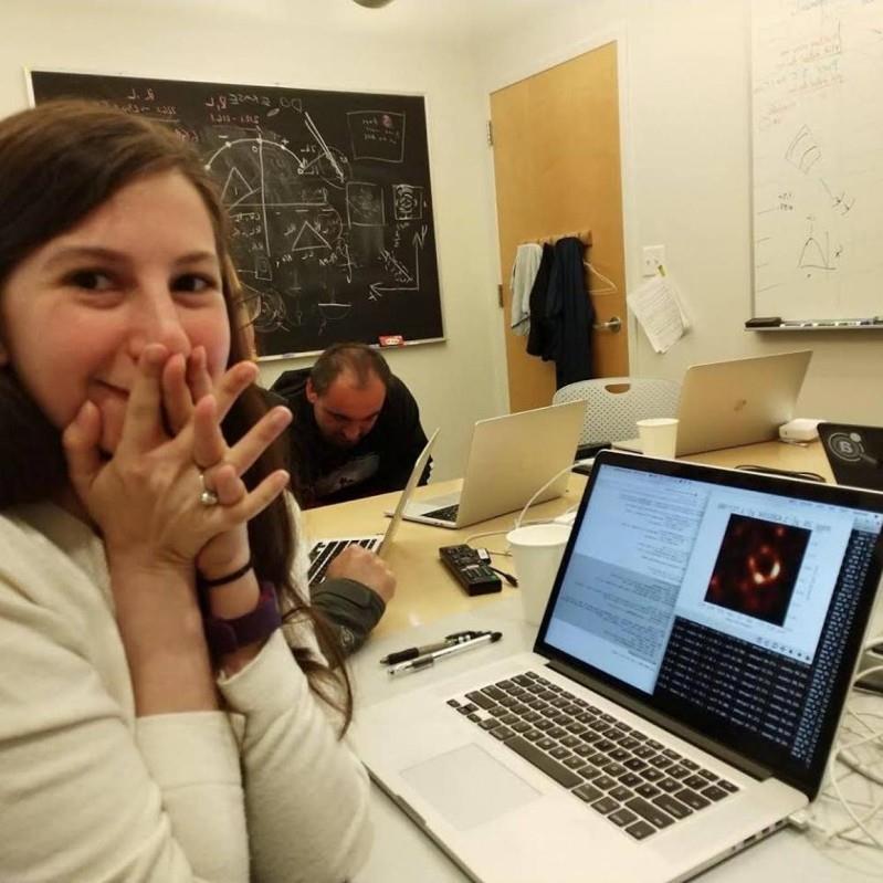Η πρώτη φωτογραφία της Katie Bouman Black Hole δύσκολα μπορεί να το πιστέψει