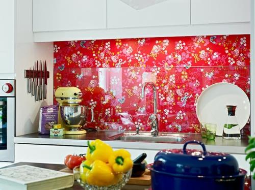 Εγκαταστήστε τον πίσω τοίχο της κουζίνας κόκκινο λαμπερό πολύχρωμο μοτίβο λουλουδιών