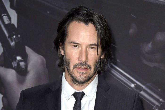 Ο Keanu Reeves, ο σταρ του Χόλιγουντ δεν είναι πλέον μόνος με τη ζωή του Sigle