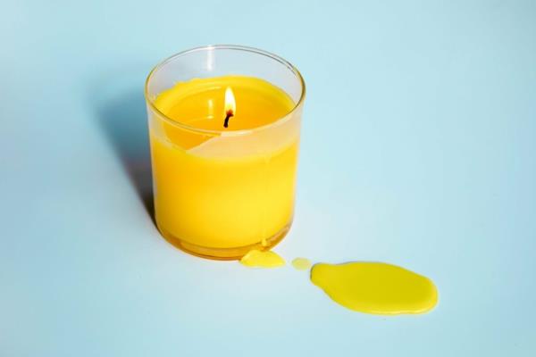 Αφαιρέστε το κερί κεριού για να απαλλαγείτε από το κερί από οποιαδήποτε επιφάνεια κεριού