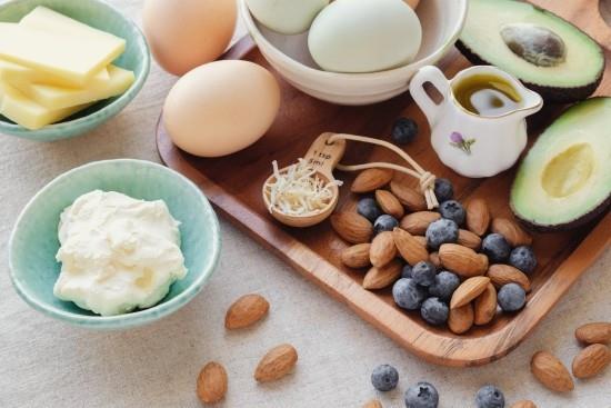 Κετογονική δίαιτα Υψηλής περιεκτικότητας σε λιπαρά Αμύγδαλα Αμύγδαλα Αυγά
