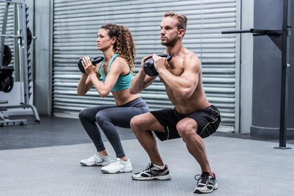 Ασκήσεις Kettlebell για στο σπίτι - προσαρμοστείτε παρά τις καταλήψεις Corona με βάρος