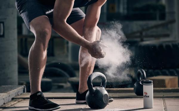 Ασκήσεις Kettlebell στο σπίτι - Ταιριάξτε παρά τις ασκήσεις βάρους Corona magnesia στο σπίτι
