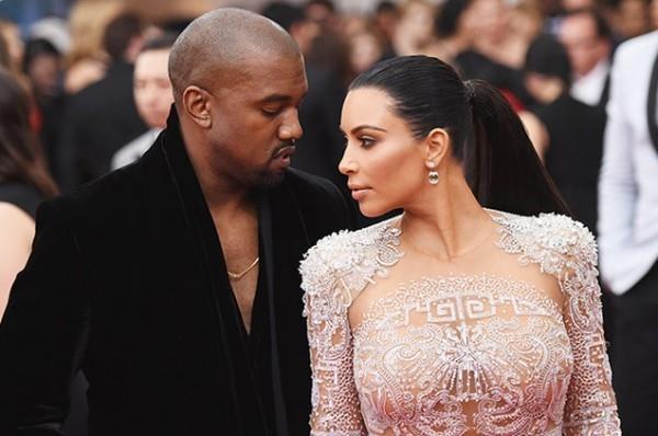Η Kim Kardashian Kanye West ζευγάρι εκατομμυριούχων πολλών θαυμαστών