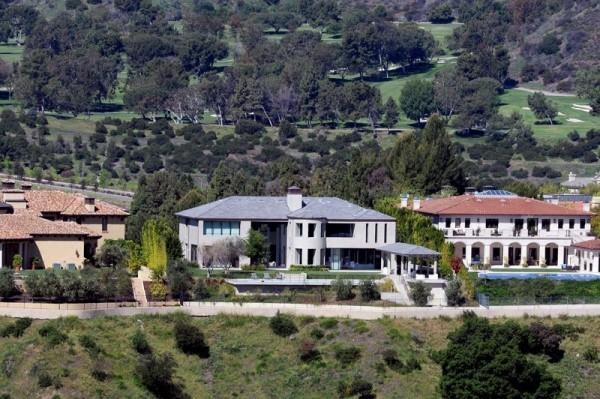 Η Kim Kardashian West Kanye West Tuscan Mansion στο Bel-Air LA