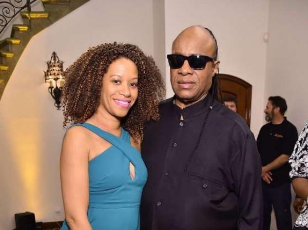 Παιδιά άνω των 40 ετών Stevie Wonder με τη νεαρή σύζυγο Tomeeka Robyn Bracy