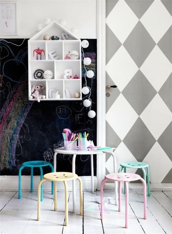 Παιδικό δωμάτιο σκαμπό παστέλ χρώματα μαυροπίνακας χρώμα δημιουργικό σχέδιο τοίχου μαυροπίνακα