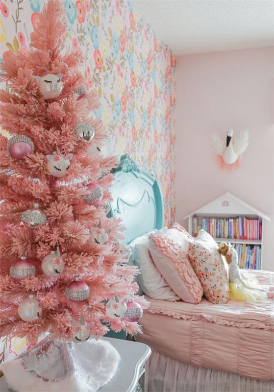Διακοσμήστε παιδικά δωμάτια για τα Χριστούγεννα σε ανοιχτό ροζ χρώμα με γαλάζιες πινελιές