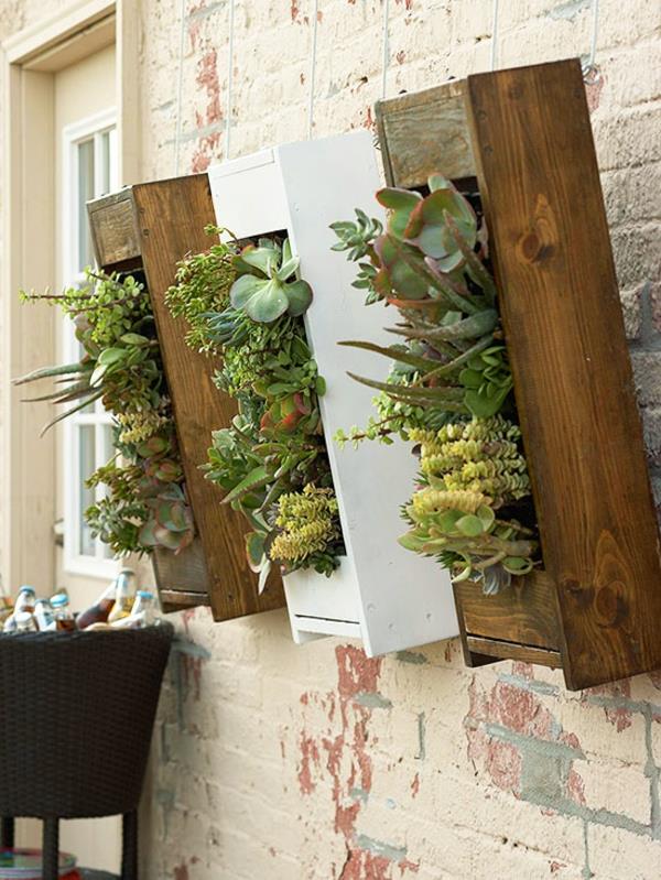 Μικρή βεράντα στέγης σχεδιασμός κάθετα κρεμασμένος τοίχος φυτών