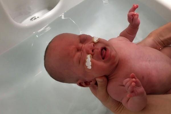 Το μικρότερο μωρό στον κόσμο, το οποίο ζύγιζε μόλις 268 γραμμάρια όταν γεννήθηκε, πάει σπίτι Το μικρότερο μωρό πάει σπίτι