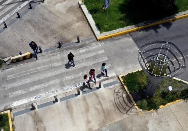 Το τεχνητό δέντρο BioUrban μπορεί να καθαρίσει τέλεια τον αέρα στις πόλεις ακριβώς δίπλα στο δρόμο