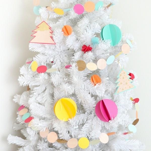 Φτιάξτε το δικό σας τεχνητό χριστουγεννιάτικο δέντρο με χριστουγεννιάτικη διακόσμηση