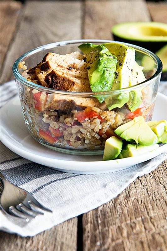 Δίαιτα με χαμηλή περιεκτικότητα σε υδατάνθρακες Σαλάτα αβοκάντο χωρίς δίαιτα Quinoa