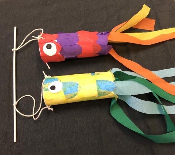 Τα ιπτάμενα ψάρια Koinobori φτιάχνουν χειροτεχνίες με παιδιά ανεμοφράκτες