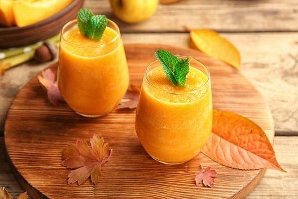 Smoothie κολοκύθας νόστιμο και υγιεινό με εκλεπτυσμένες ιδέες από φύλλα μέντας