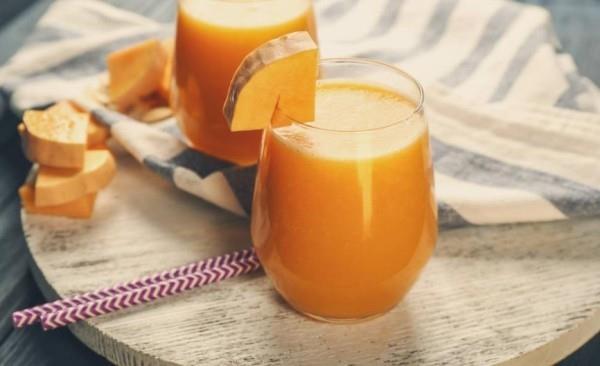 Smoothie κολοκύθας τέλεια πηγή ενέργειας το φθινόπωρο και το χειμώνα νόστιμο υγιεινό