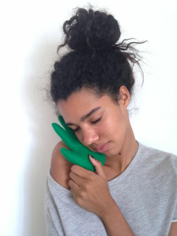 Δημιουργικά μαξιλάρια και μαξιλάρια πράσινο χέρι