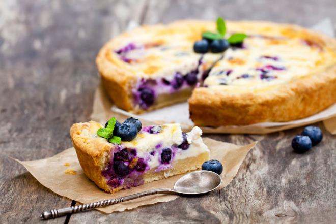 Cheesecake πολύ δημοφιλές με βατόμουρα, υπέροχα νόστιμο με τραγανή γεύση