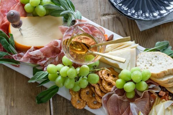 Διακόσμηση της πιατέλας τυριών - συμβουλές για μια τέλεια πιατέλα με τυρί Ιταλίας
