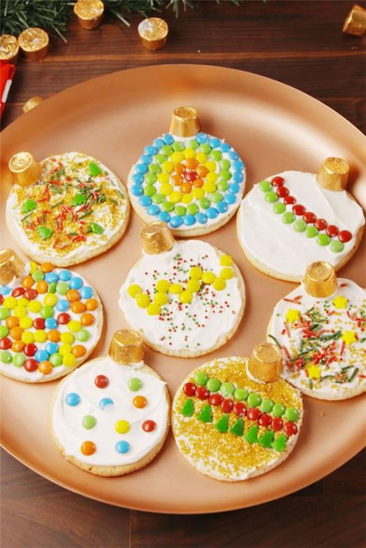 Νόστιμες ιδέες συνταγής μπισκότων για απολαυστικά χριστουγεννιάτικα βρώσιμα στολίδια βαμμένα σε έντονα χρώματα