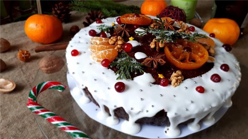 Χριστουγεννιάτικη διακόσμηση κέικ - λευκή τούρτα κρέμας