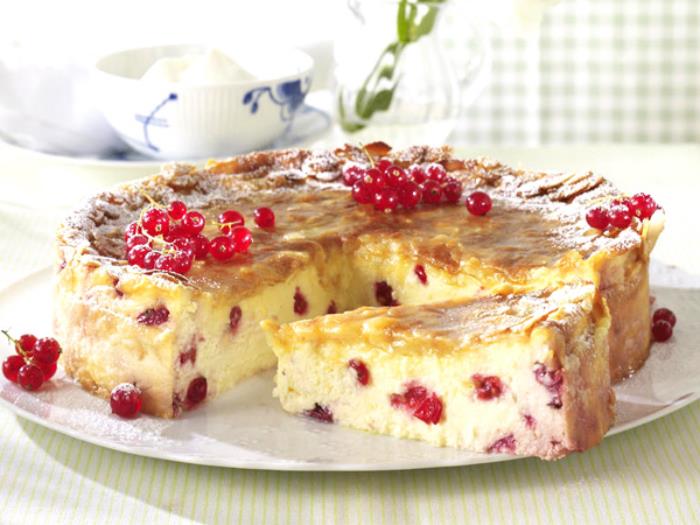 Συνταγές για κέικ για απώλεια βάρους με κέικ σταφίδας με μαρέγκα με επικάλυψη εύκολη παρασκευή ουράνια γεύση