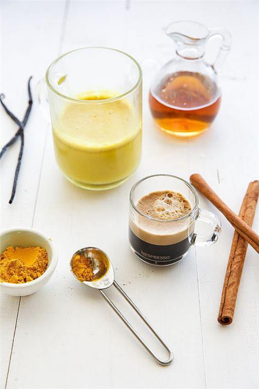 Turmeric Coffee Παρασκευή όλων των συστατικών με μια ματιά Turmeric Powder Cinnamon Espresso Golden Milk