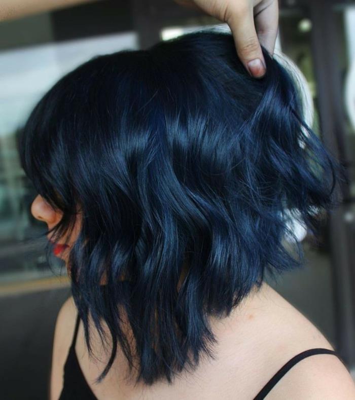 Κοντά χτενίσματα για ψιλά μαλλιά bob κομμένα σε μπλε χρώμα