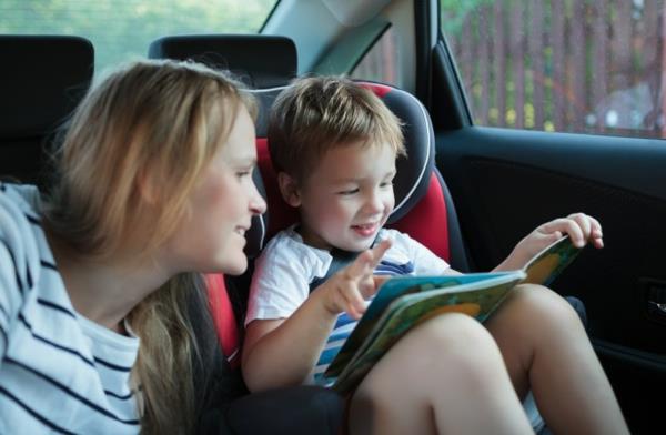 Σύντομο ταξίδι με παιδιά Συμβουλές Εκδρομές με παιδιά με αυτοκίνητο Διαβάστε ένα βιβλίο