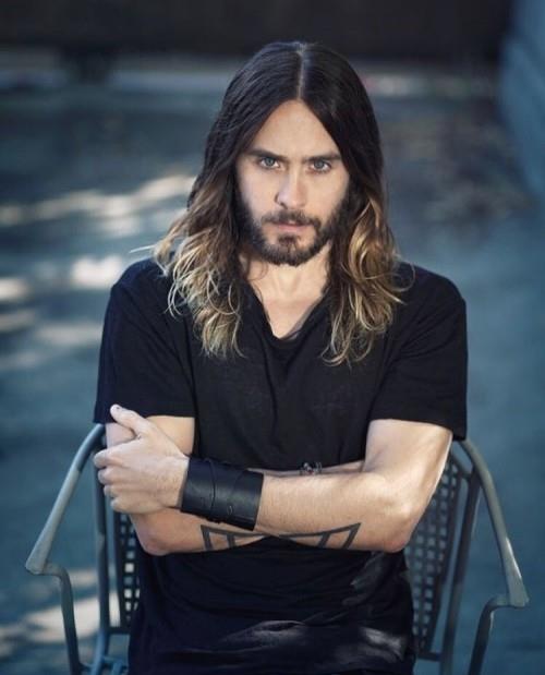 Μακριά μοντέρνα αντρικά χτενίσματα jared leto