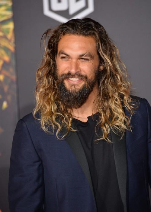 Μακριά μοντέρνα αντρικά χτενίσματα jason momoa