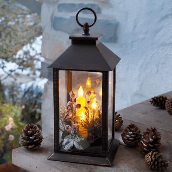 Χριστουγεννιάτικη διακόσμηση φαναριών μέσα και έξω από ένα κερί LED μια έξυπνη ιδέα διακόσμησης