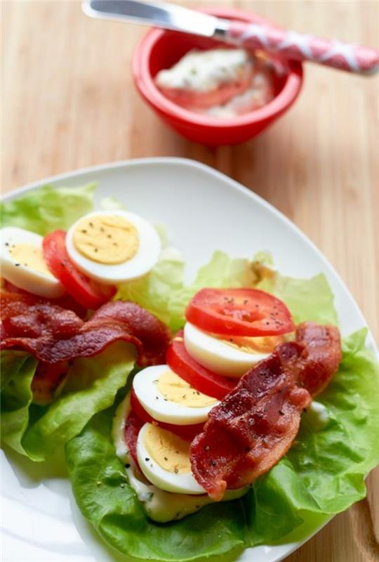 Τρόφιμα με πολλή πρωτεΐνη δίαιτα υγιεινή σαλάτα αυγών αδυνατίσματος