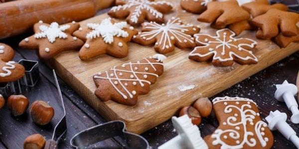 Μπισκότα μελόψωμο Συνταγή μελόψωμο Μελόψωμο για τα Χριστούγεννα