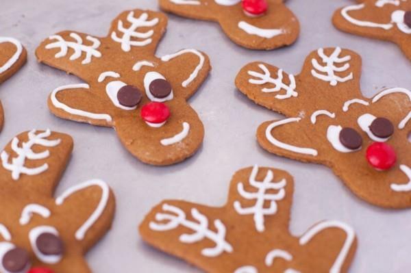 Gingerbread άνθρωπος έκοψε ελάφια μπισκότα μελόψωμο συνταγή μελόψωμο