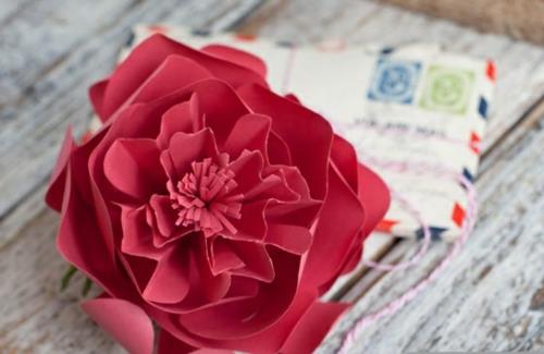 Εύκολη διακόσμηση πάρτι DIY από χαρτί κόκκινο λουλούδι origami