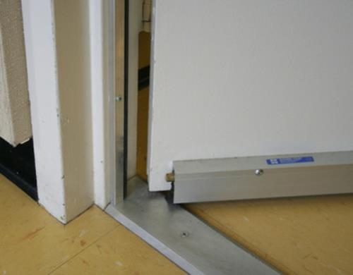 Η ηχορύπανση στο σπίτι μπορεί να μειωθεί στο πάτωμα της πόρτας