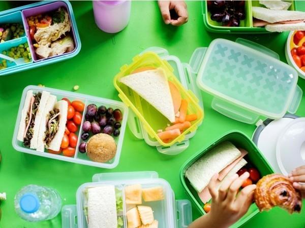 Παιδιά Lunchbox που τρώνε υγιεινά τα finger food δημιουργικά