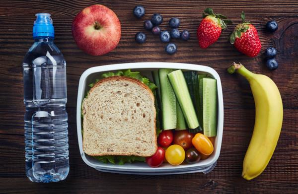 Συνταγές Lunchbox νηπιαγωγείο υγιεινή τροφή πίνετε νερό