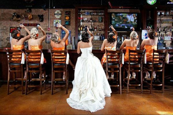 Αστείο μπαρ ποτό γαμήλιες φωτογραφίες ιδέες νυφικό